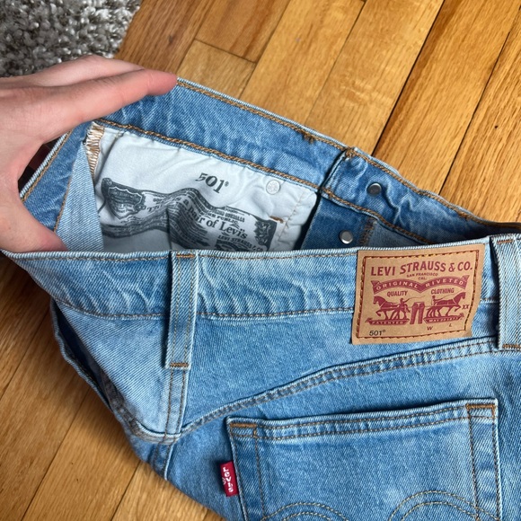 Levi's Jean Short - Picture 4 of 5